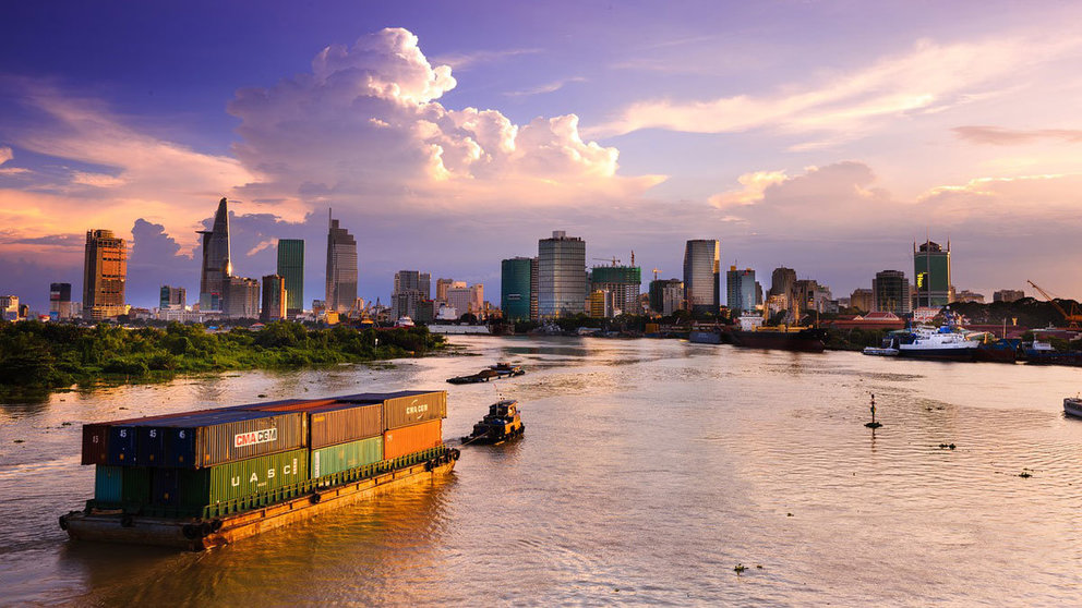 ho-chi-minh-container-boat-trade