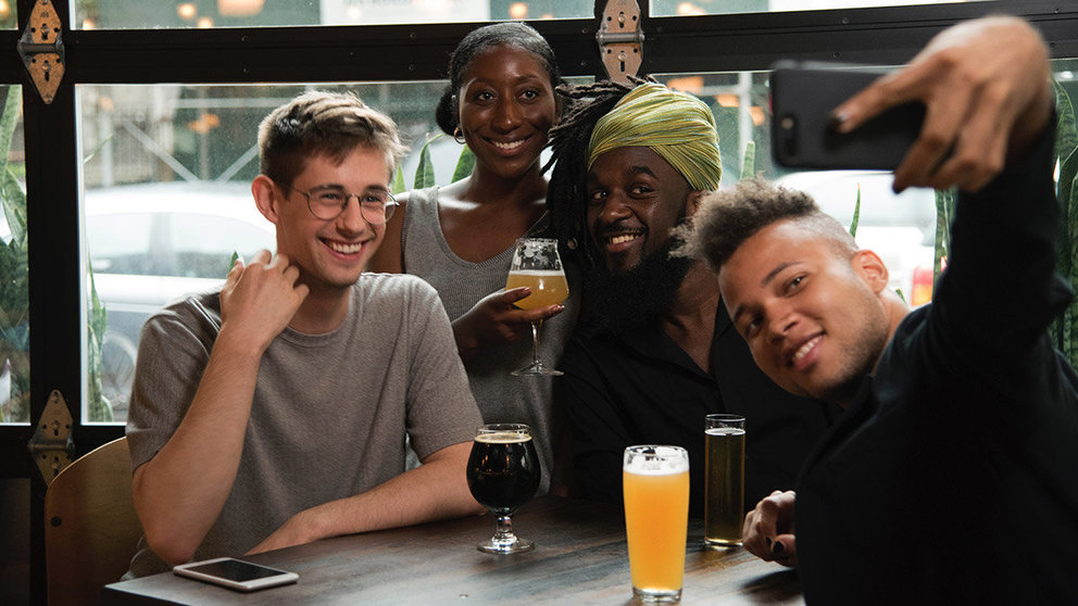 Beer-group-drink-men-women-black