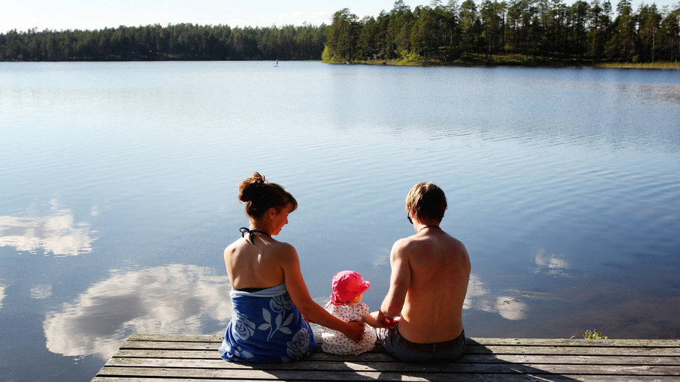Family-holiday-lake-Lapland-by-Harri-Tarvainen-Visit-Finland
