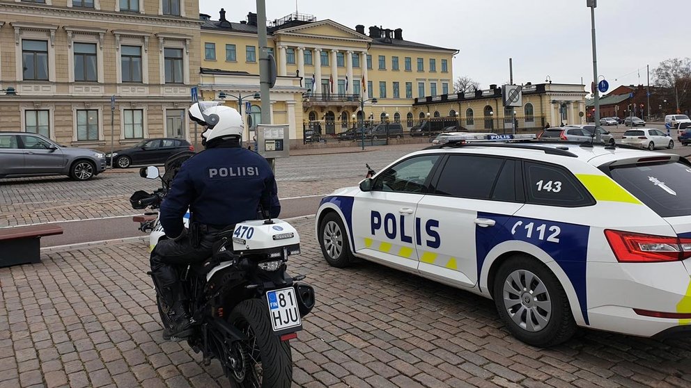 Police-car-motorcycle-by-Helsinki-Police