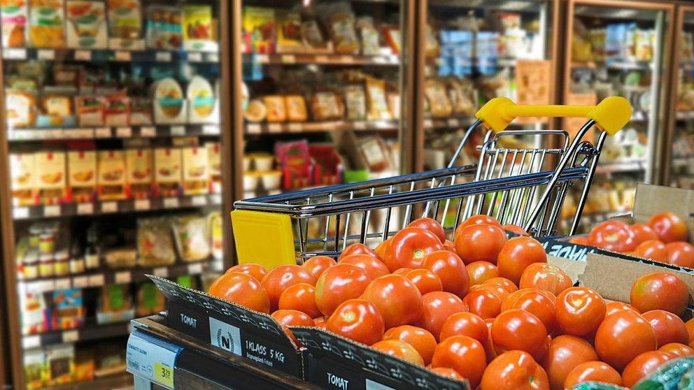 Shop-retail-supermarket-food-tomato