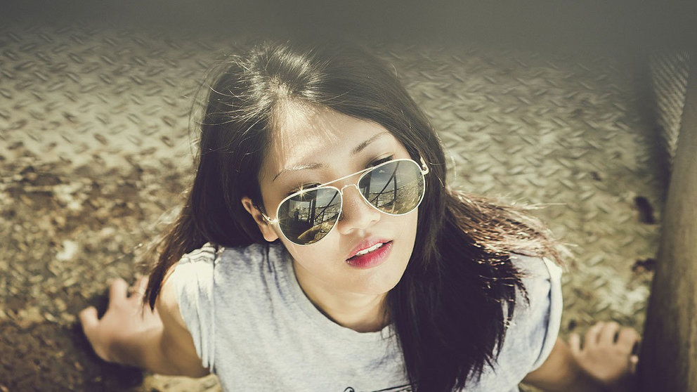 Chinese-China-woman-girl-glasses-sun-tourist
