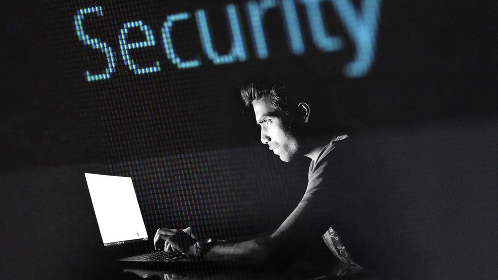 Hacker-hacking-security-phishing-cybercrime