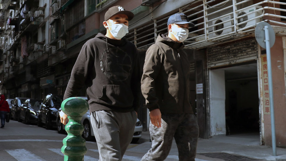 Men-masks-flu-coronavirus-by-Macau-Photo-Agency