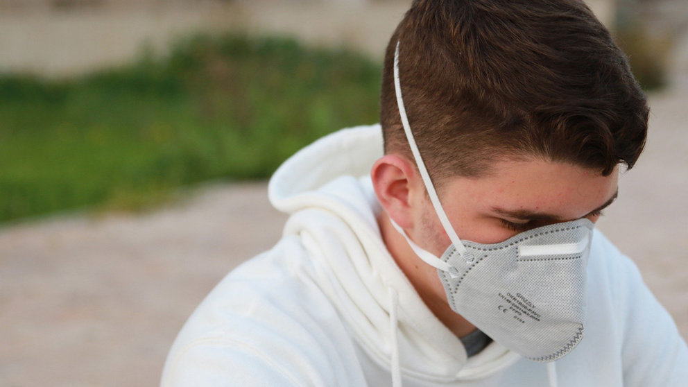 Man-mask-coronavirus-flu-influenza-ill-sick