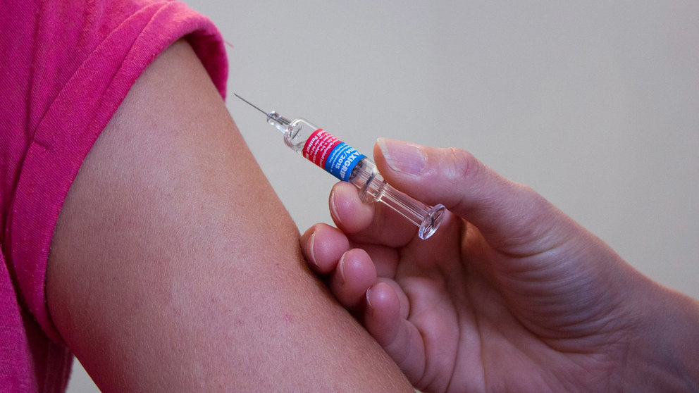 Vaccination-Vaccine-Syringe