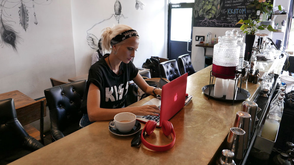 Woman-entrepreneur-work-laptop-headphone-business-kiss-t-shirt