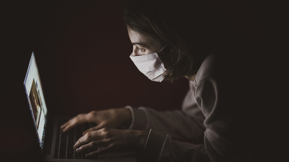 Woman-mask-laptop-computer-sick-ill-flu-influenza-virus-corona