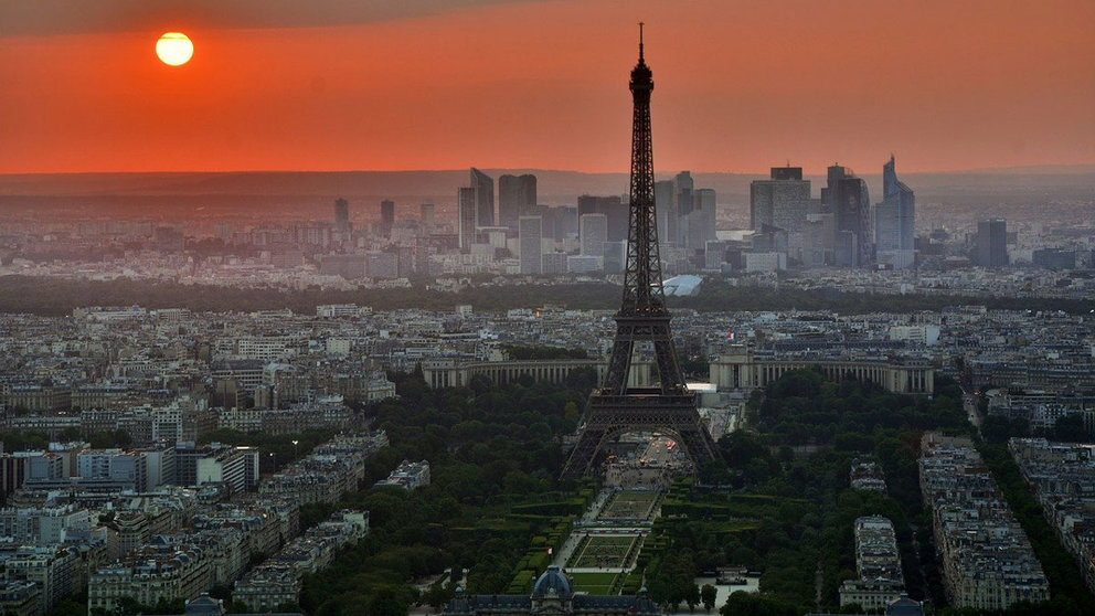 Paris-eiffel-tower
