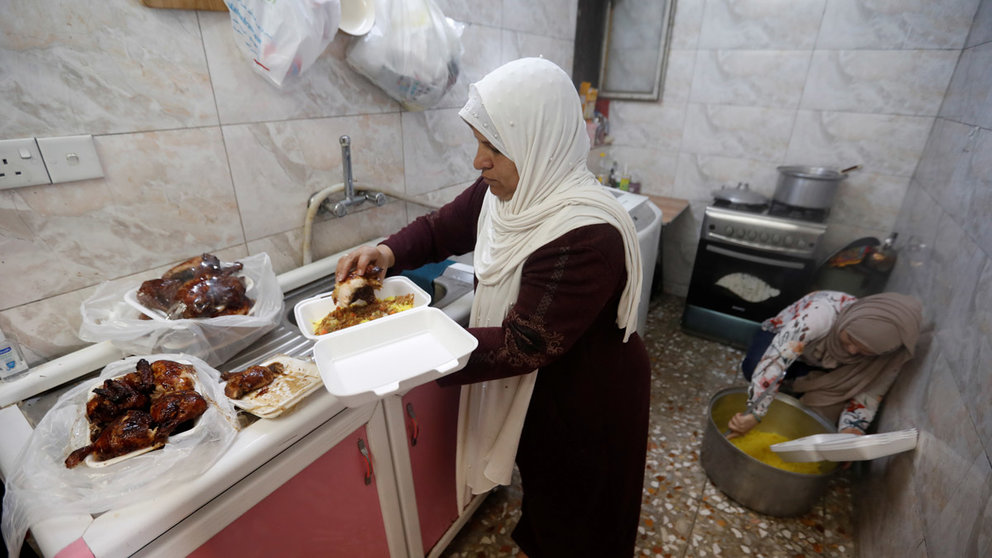 Iraqi-woman-cook-by-Reuters-Thaier-Al-Sudani
