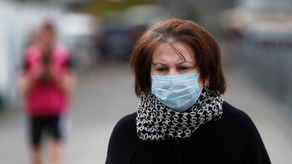 Woman-mask-coronavirus-Russia-by-Reuters-Maxim-Shemetov.