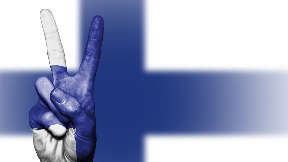 Finland-victory-sign-hand