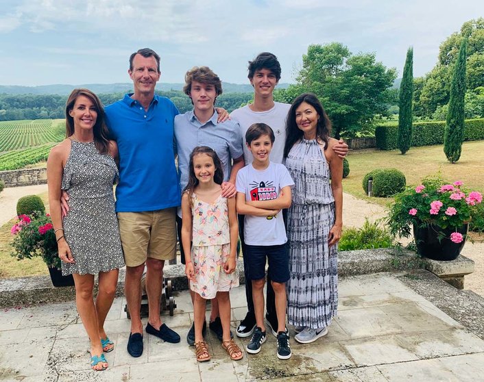 Prince Joachim (second from left) celebrating with his family the 18th birthday of Prince Feix. Photo: Danish Royal House/Kongehuset.