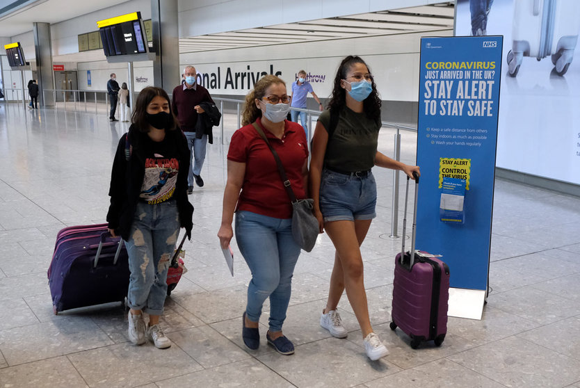 England, London: Passengers on a flight from Madrid arrive at Heathrow Airport, following an announcement on Saturday that holidaymakers who had not returned from Spain and its islands by midnight would be forced to quarantine for 14 days. Photo: Andrew Matthews/dpa.