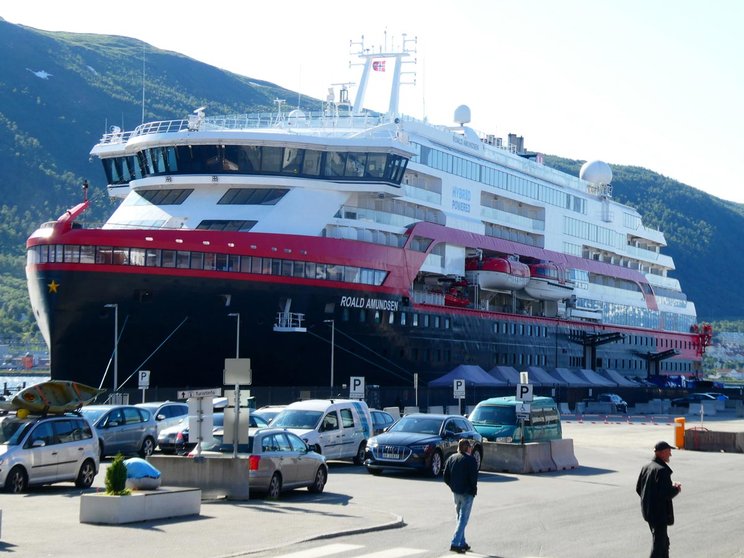 Norway, Tromso: The MS Roald Amundsen cruise ship, operated by Norway&#39;s Hurtigruten line, arrives at port in Tromso. Four crew members working on the ship have tested positive for the novel coronavirus, the company said on Friday. Photo: Hinrich Bäsemann/dpa