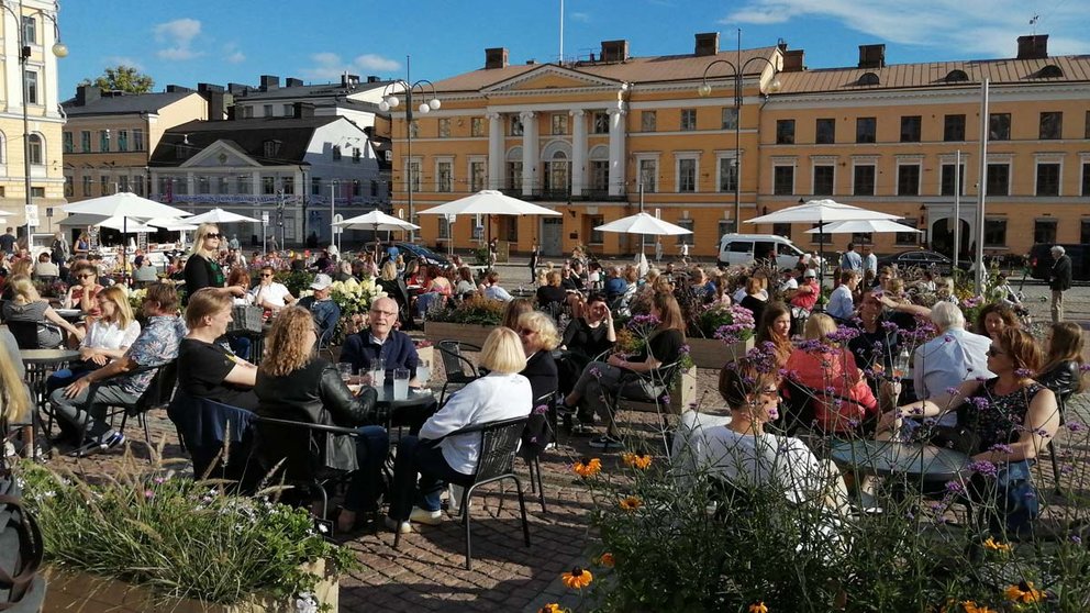 Despite the pandemic, the terraces were crowded in central Helsinki last weekend. Photo: Foreigner.fi