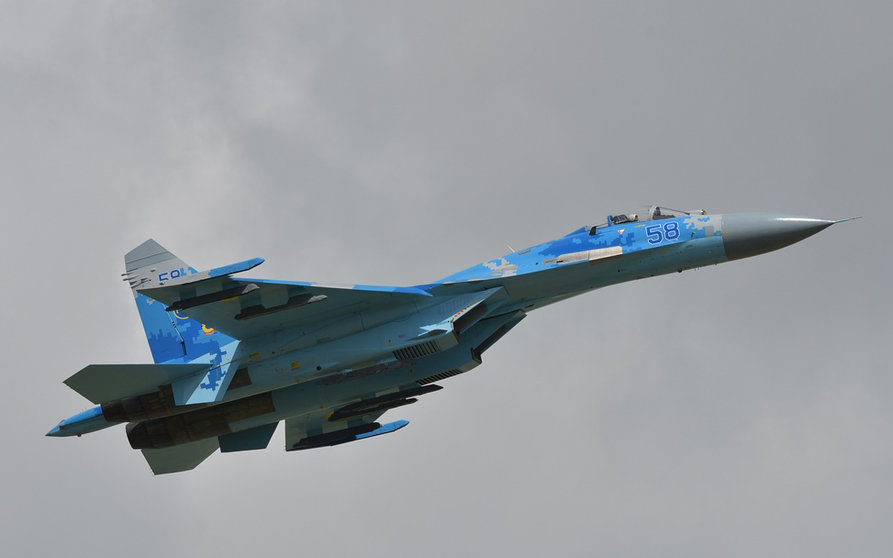 Airplane-Aircraft-Su-27-Suhkoi-Russian