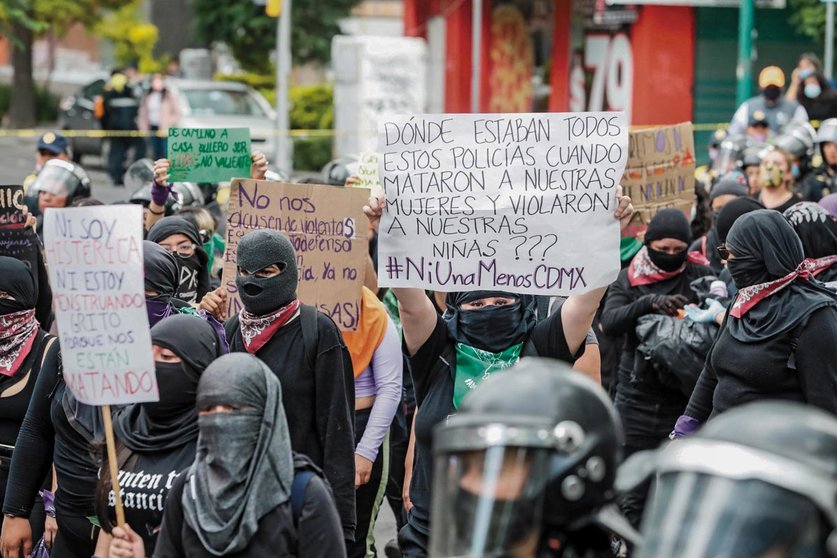 16 August 2020, Mexico, Mexico City: Feminist activists hold placards as they march to protest against sexist violence and discrimination against women in Mexico City. Photo: Berenice Fregoso/dpa.