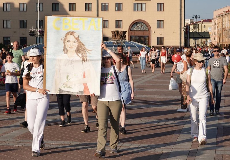 17 August 2020, Belarus, Minsk: Two women carry a picture of the oppositional presidential candidate S. Tikhanovskaya, who claims victory in the election on August 9, against Belarusian President Alexander Lukashenko at Independence Square. Photo: Ulf Mauder/dpa.
