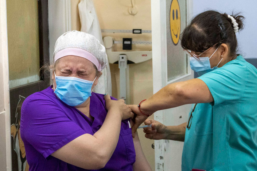 29 December 2020, Argentina, Firmat: A health care worker of the San Martin Hospital receieves her dose of the Russian Sputnik V vaccine amid a nationwide vaccination campaign. Photo: Patricio Murphy/ZUMA Wire/dpa