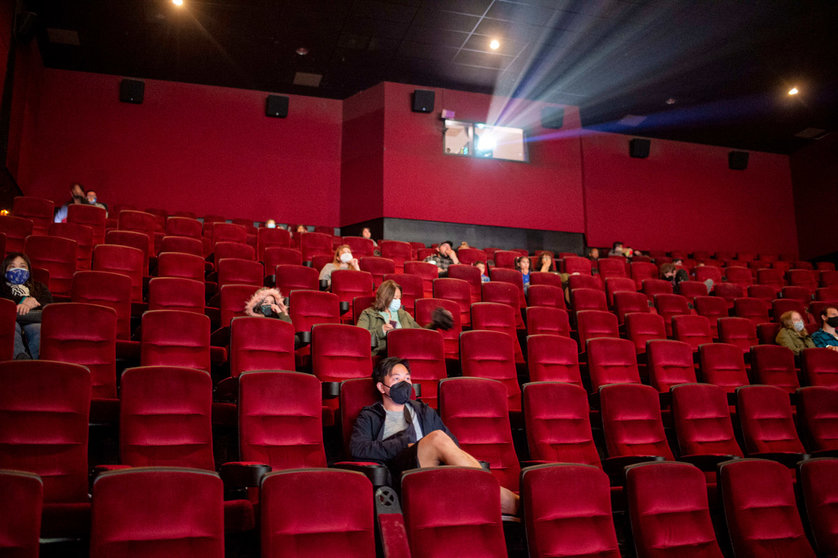 15 March 2021, US, Burbank: People watch a movie at the AMC Burbank 16 movie theatre after theatres were allowed to reopen in Los Angeles County from 15 March 2021 as lockdown restrictions were eased. Photo: Hans Gutknecht/Orange County Register via ZUMA/dpa