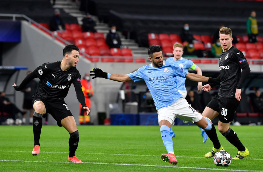 16 March 2021, Hungary, Budapest: Manchester City's Riyad Mahrez and Gladbach's Nico Elvedi (R) in action during the UEFA Champions League round of 16 second leg soccer match between Manchester City and Borussia Moenchengladbach at Puskas Arena. Photo: Marton Monus/dpa