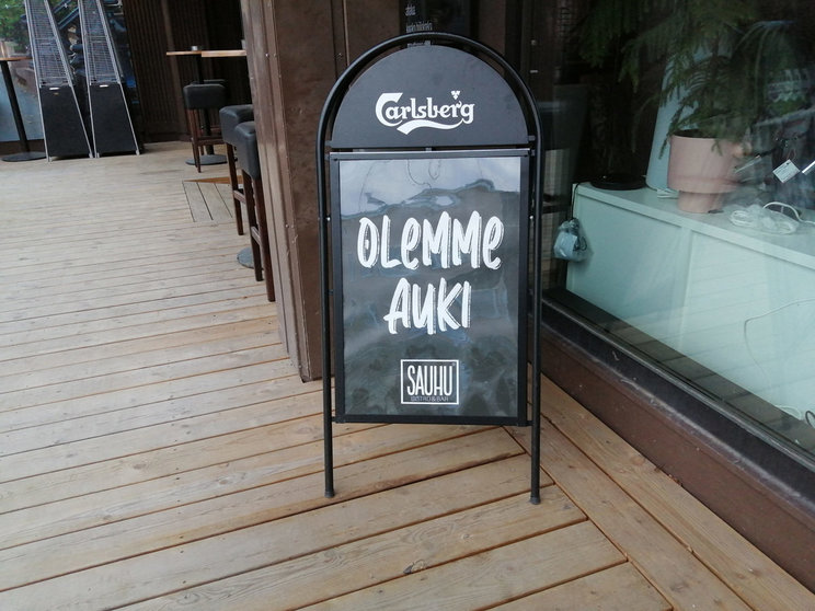 A sign advertises an open restaurant in Kerava. Photo: © Foreigner.fi.