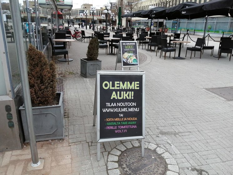 A sign advertises an open cafeteria. Photo: Foreigner.fi.