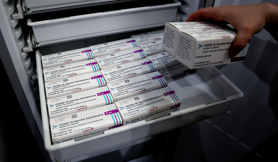 11 May 2021, Saxony-Anhalt, Irxleben: A pharmacist removes boxes of Coronavirus vaccine doses from the manufacturer Astrazeneca from a freezer in the central vaccine warehouse of the state of Saxony-Anhalt. Photo: Ronny Hartmann/dpa