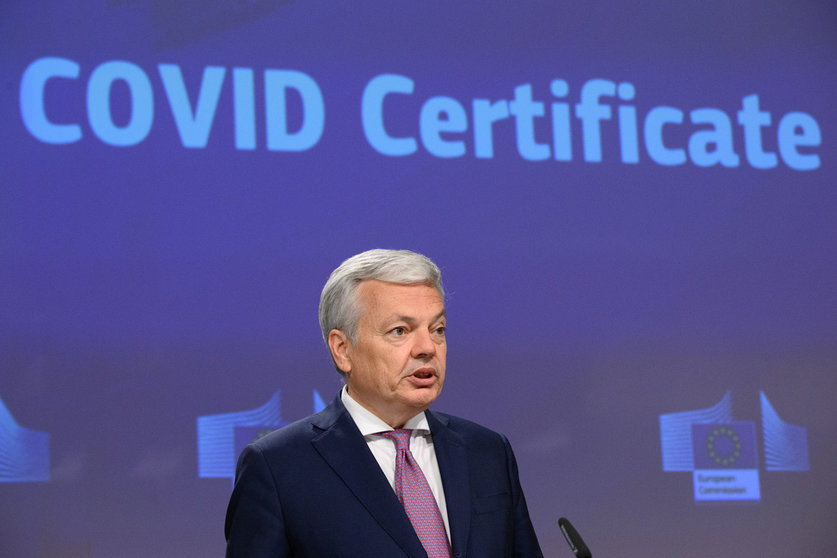 HANDOUT - 21 May 2021, Belgium, Brussels: European Commissioner for Justice Didier Reynders gives a press conference on the EU digital Covid-19 Certificate at the European Commission in Brussels. Photo: Christophe Licoppe/European Commission/dpa - ATTENTION: editorial use only and only if the credit mentioned above is referenced in full