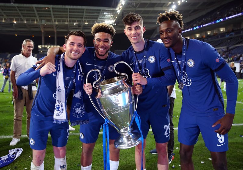 29 May 2021, Portugal, Porto: (L-R) Chelsea's Ben Chilwell, Reece James, Kai Havertz and Tammy Abraham celebrate with the trophy after wining the UEFA Champions League final soccer match against Manchester City at the Estadio do Dragao. Photo: Nick Potts/PA Wire/dpa.