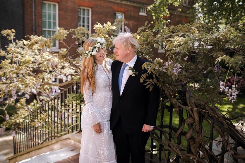 HANDOUT - 29 May 2021, United Kingdom, London: UK Prime Minister Boris Johnson (R) and Carrie Johnson in the garden of 10 Downing Street after their wedding. Photo: Rebecca Fulton/Downing Street via PA Media/dpa - ATTENTION: editorial use only and only if the credit mentioned above is referenced in full