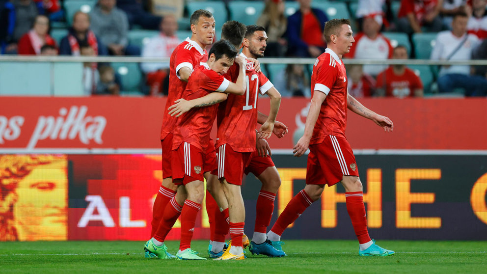 Players of the Russian national team celebrate the tying goal in a friendly against Poland on June 1 in Wroclaw. Image: Twitter/@TeamRussia.