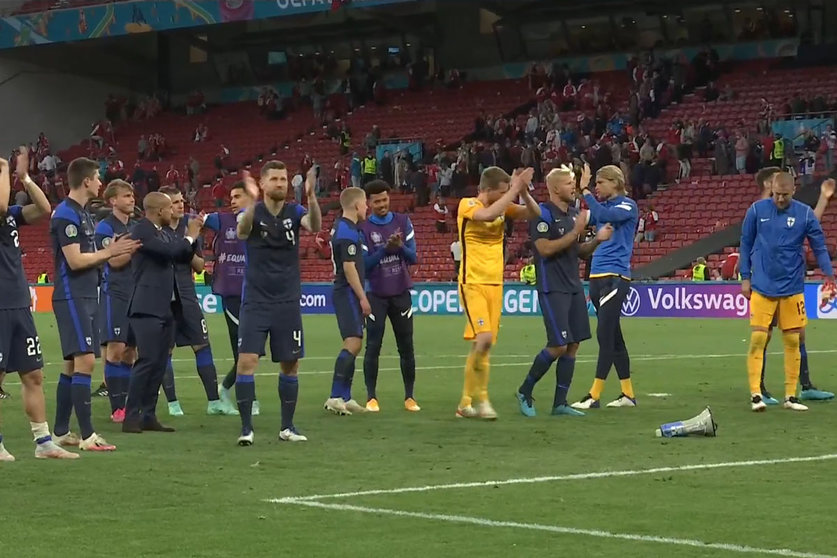 Finnish players celebrating the victory in front of their fans at the end of the match. Image: screenshot from TV.