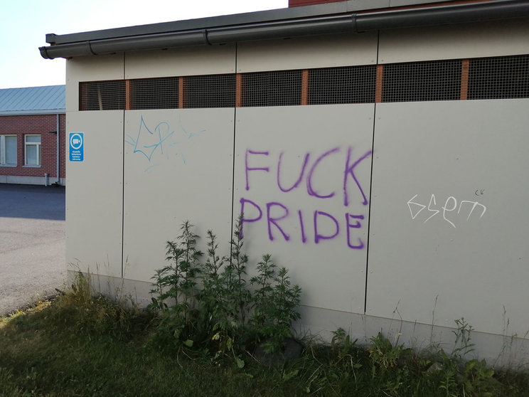 An anti-LGBT graffiti last week next to a school in Kerava. Photo: Foreigner.fi