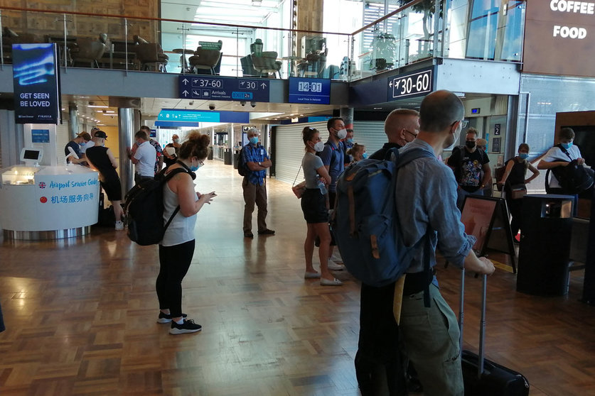 Passengers about to board a flight at Helsinki-Vantaa airport in July. Photo: Foreigner.fi.
