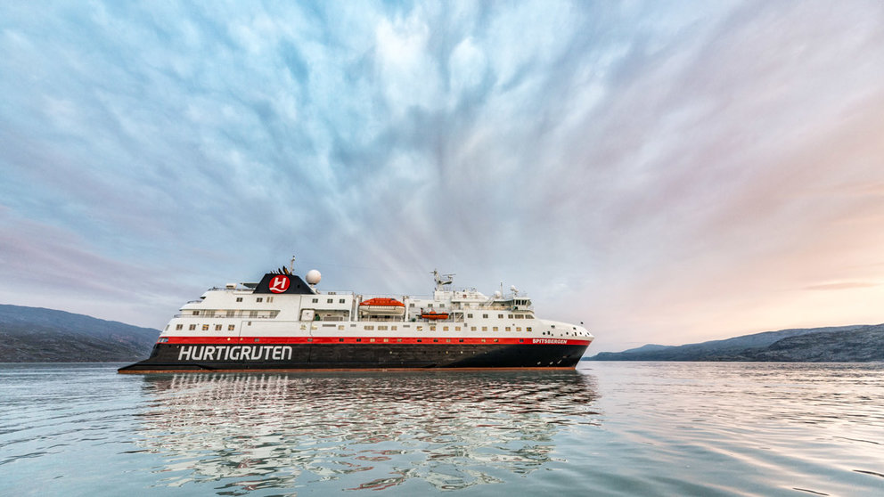 A cruise ship of the Hurtigruten company, which owns the Kong Harald. Photo: Hurtigruten.