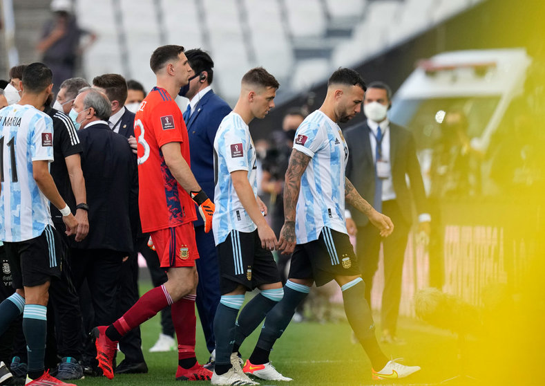 From right, Argentina's players Nicolas Otamendi, Giovani Lo Celso and goalkeeper Emiliano Martinez walk off the field during the first half of their qualifying soccer match against Brazil for the FIFA World Cup Qatar 2022 in Sao Paulo, Brazil, Sunday, Sept.5, 2021. Federal police and health agency officers interrupted the South American classic after six minutes of play in an operation that investigates the irregular entry of four players of Argentina into the country. Photo: Andre Penner/PA Wire/dpa