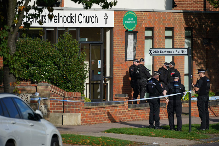 15 October 2021, United Kingdom, Leigh-On-Sea: Armed police officers stand at the scene near the Belfairs Methodist Church in Eastwood Road North, where Conservative lawmaker Sir David Amess has died after he was stabbed several times at a constituency surgery. Photo: Yui Mok/PA Wire/dpa