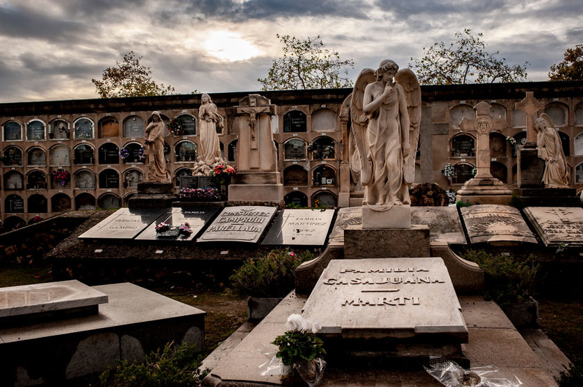 01 November 2021, Spain, Barcelona: A general view of sculptures decorating tombs of the Poblenou cemetery on All Saints Day, a Catholic holiday dedicated to the memory of the deceased. Photo: Jordi Boixareu/ZUMA Press Wire/dpa