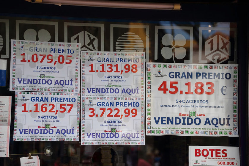 Showcase of a lottery sales establishment in Spain. Photo: Pixabay.