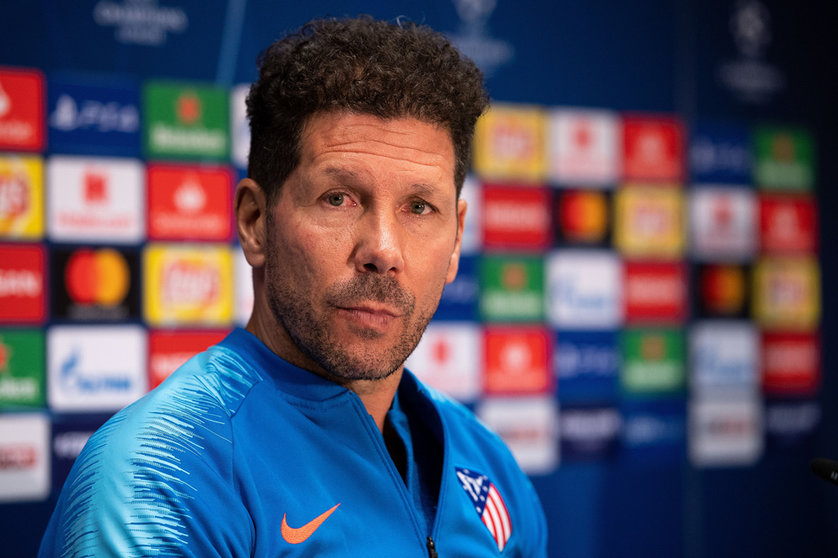 FILED - 23 October 2018, Duesseldorf: Diego Simeone, coach of Atletico Madrid, speaks during a press conference. Simeone has tested positive for the coronavirus. Photo: Marius Becker/dpa.