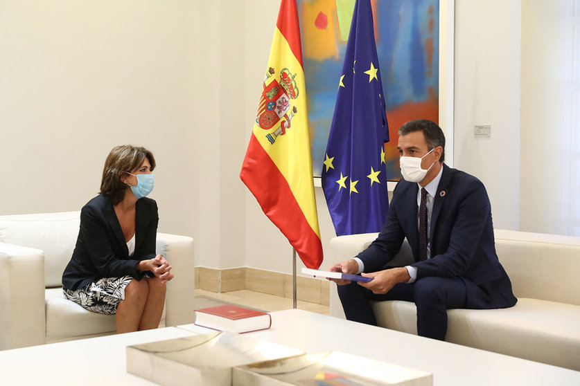 04/09/2020. Prime Minister Pedro Sánchez received the Chief Public Prosecutor Dolores Delgado, who presented him with a copy of the annual report of the Public Prosecutor's Office. Photo: La Moncloa.