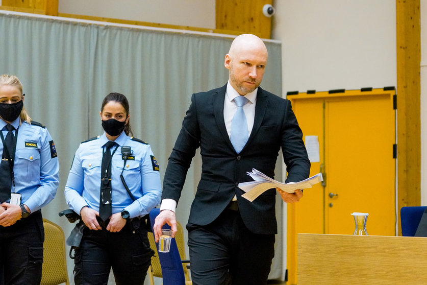 19 January 2022, Norway, Skien: Anders Behring Breivik (R), convicted of terrorism after killing 77 people in July 2011, arrives for the second day of trial in the temporary courtroom at Skien Prison, where his application for early release is being heard by the Telemark District Court. Photo: Ole Berg-Rusten/NTB/dpa.