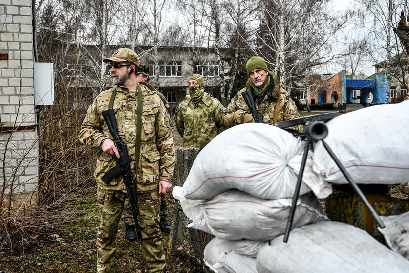 18 February 2022, Ukraine, Saporischschja: Ukrainian soldiers take part in military exercises at the base of the Zaporizhzhya Separate Territorial Defense Battalion. Photo: -/Ukrinform/dpa.