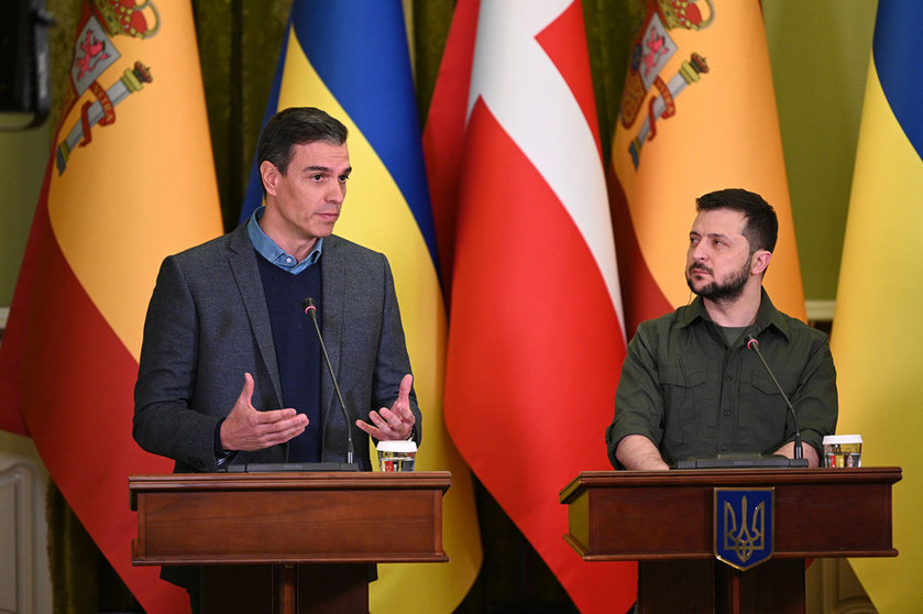 21/04/2022. Prime Minister Pedro Sánchez and the President of Ukraine, Volodímir Zelenski, during the press conference they offered after meeting in Kiev. Photo: La Moncloa.
