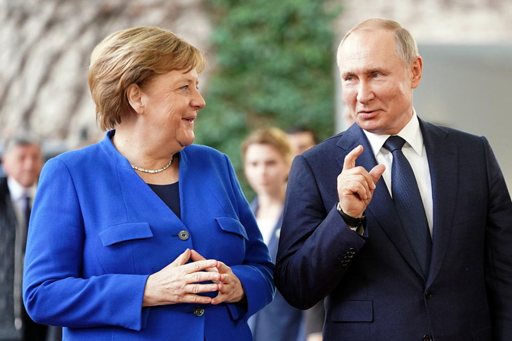 Putin and Merkel discuss possible joint vaccine production